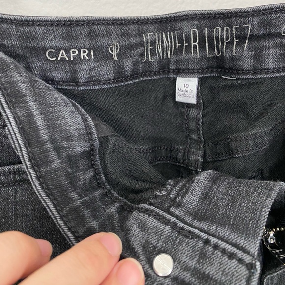 Jennifer Lopez • Distressed Edgy Black Capri Jean Pants - Picture 6 of 13